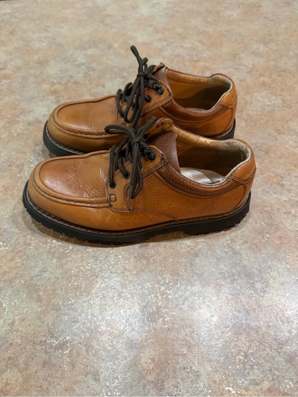 Mens Dockers Leather Shoes. Size 8.5